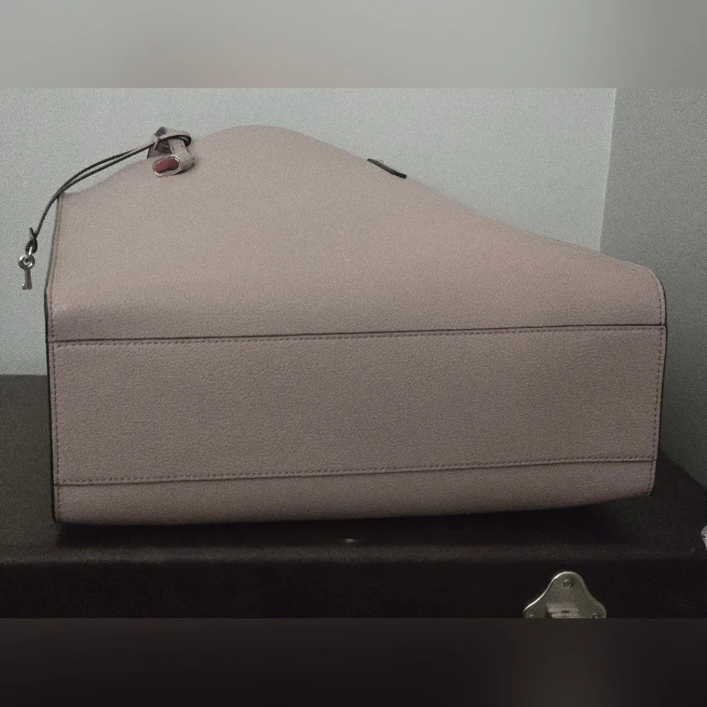 Marc Jacobs Blush Pink Leather Tote with Gold Charm - Picture 7 of 10